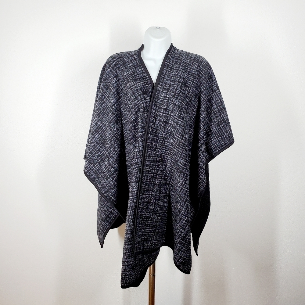 IKE BEHAR NEUTRAL PRINT REVERSIBLE PONCHO/CAPE/SHRUG